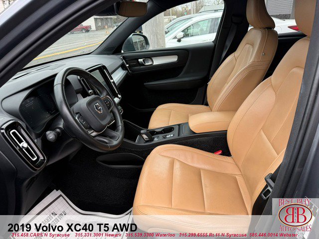 Used 2019 Volvo XC40 T5 Momentum image 8