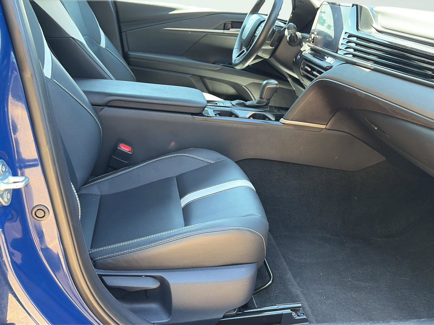 Used 2025 Toyota Camry SE FWD image 24