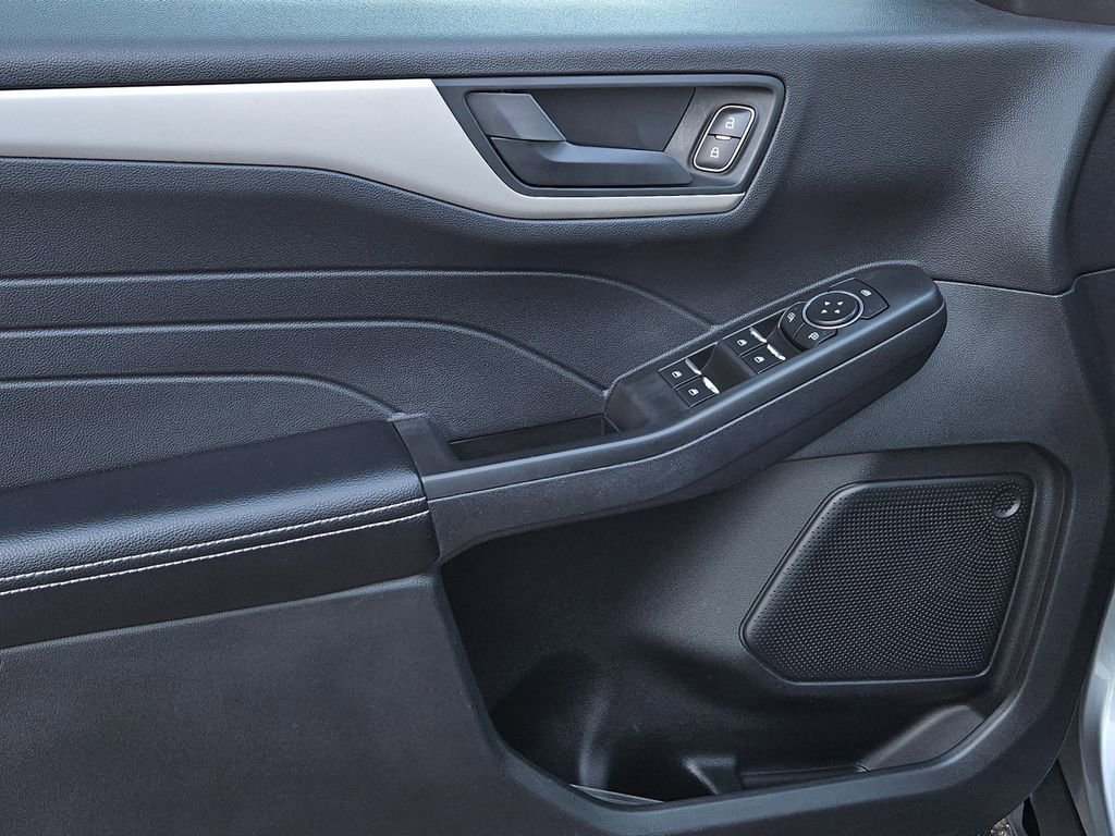 Used 2022 Ford Escape SE image 18