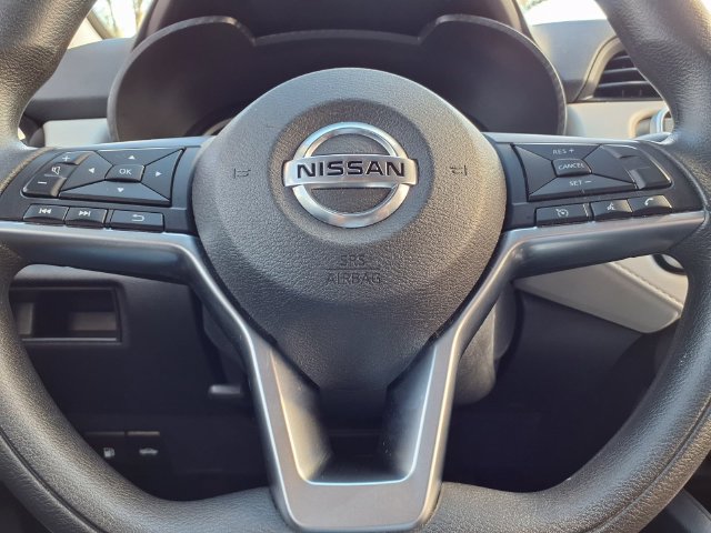 Used 2021 Nissan Versa SV FWD image 14