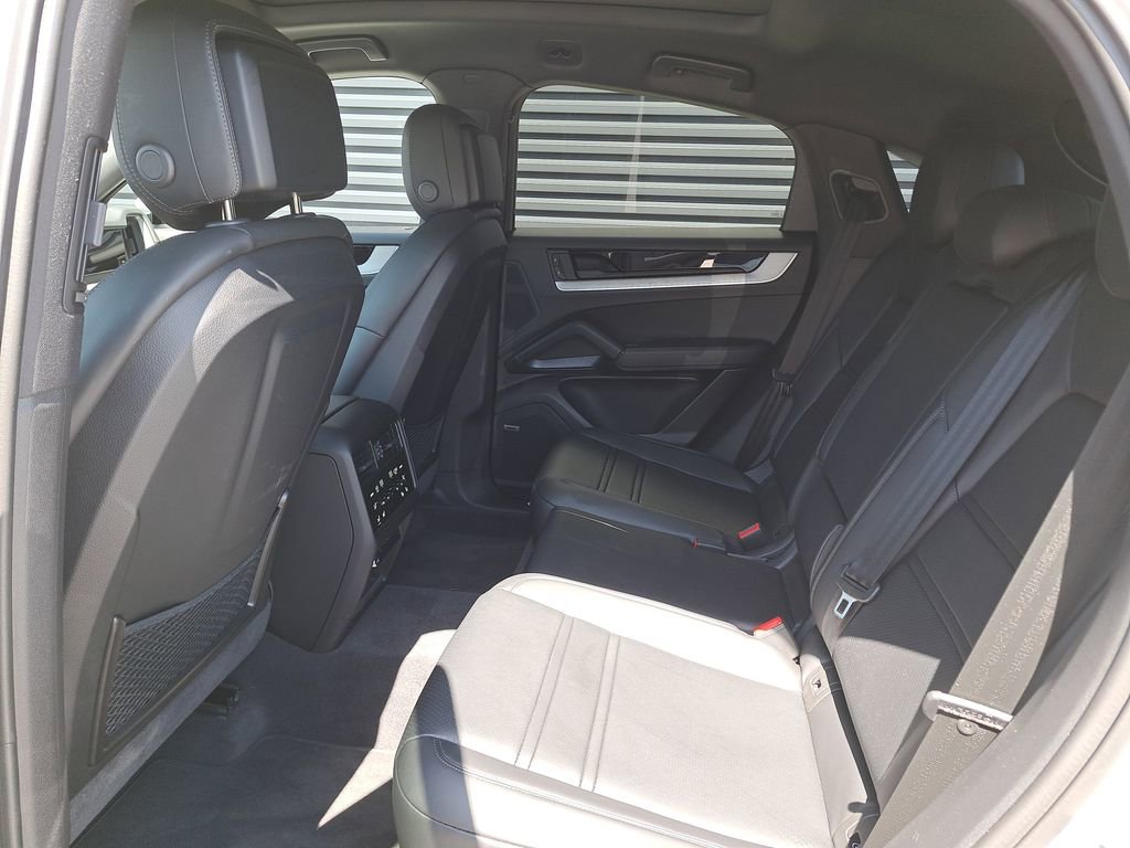 Certified 2025 Porsche Cayenne Coupe image 24