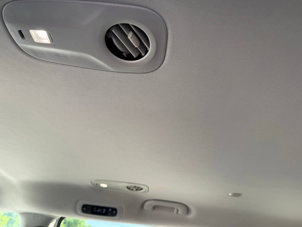Used 2023 Chrysler Voyager LX FWD image 12