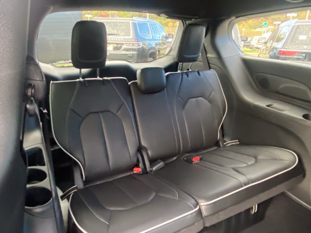 New 2026 Chrysler Pacifica Limited FWD image 36