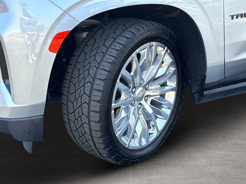 Used 2024 Chevrolet Tahoe High Country AWD/4WD image 25
