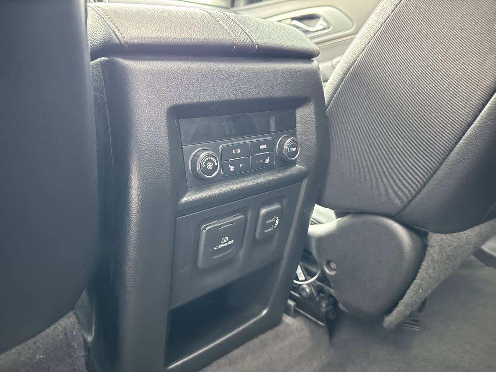 Used 2020 Chevrolet Traverse Premier image 30