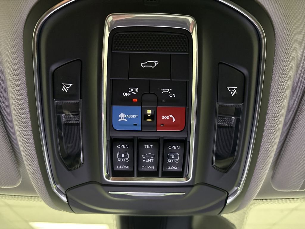 Used 2023 Jeep Grand Cherokee L Limited w/ Luxury Tech Group II image 58