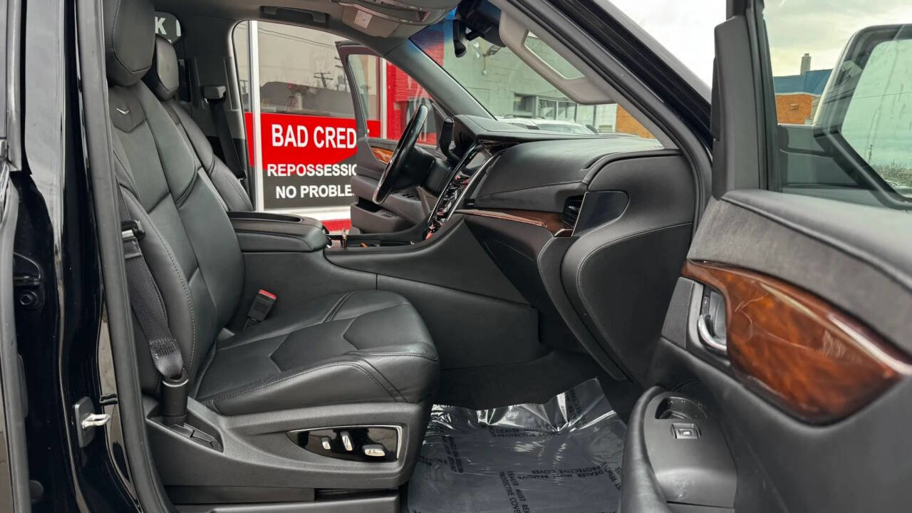 Used 2016 Cadillac Escalade Luxury image 14
