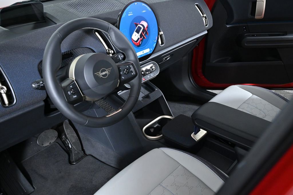 Used 2025 MINI Cooper Countryman SE w/ Comfort Package Max image 12