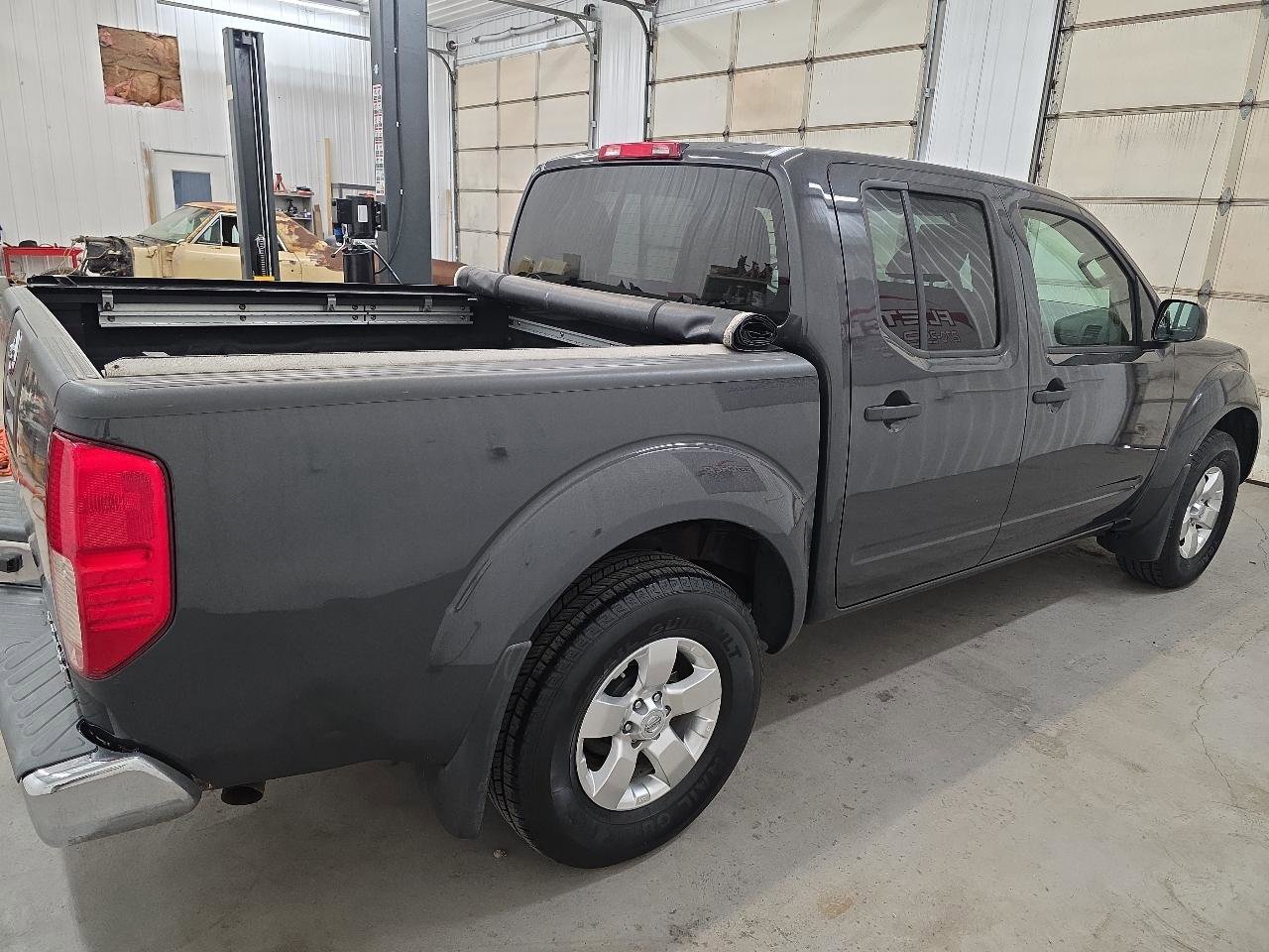 Used 2012 Nissan Frontier SV w/ SV Premium Utility Pkg AWD/4WD image 14