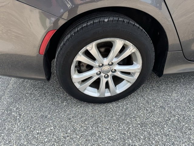 Used 2015 Chrysler 200 Limited image 33