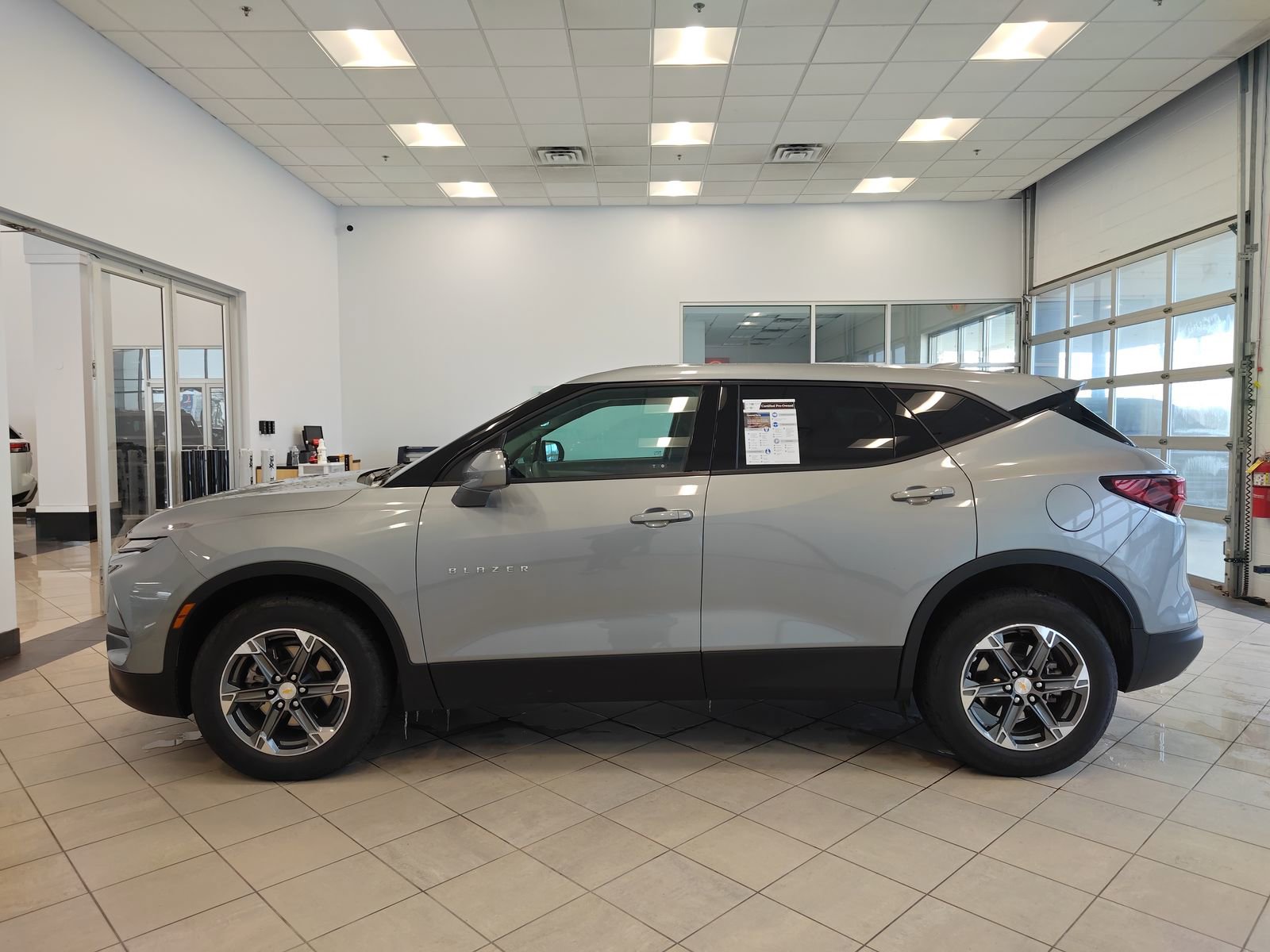 Used 2025 Chevrolet Blazer LT image 7