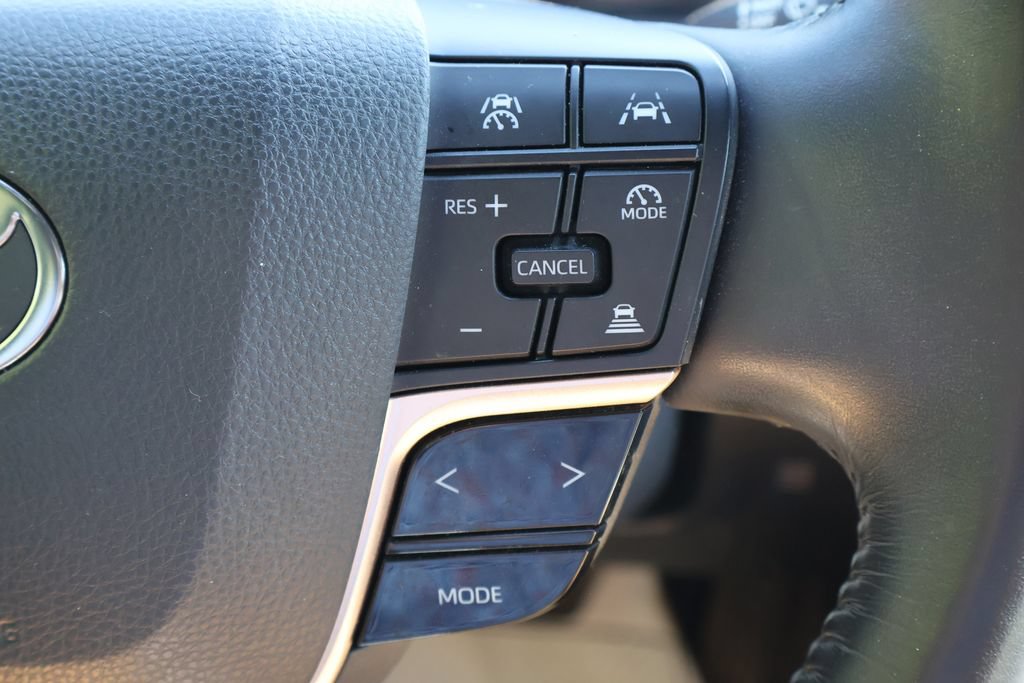 Used 2023 Toyota Crown AWD/4WD image 6