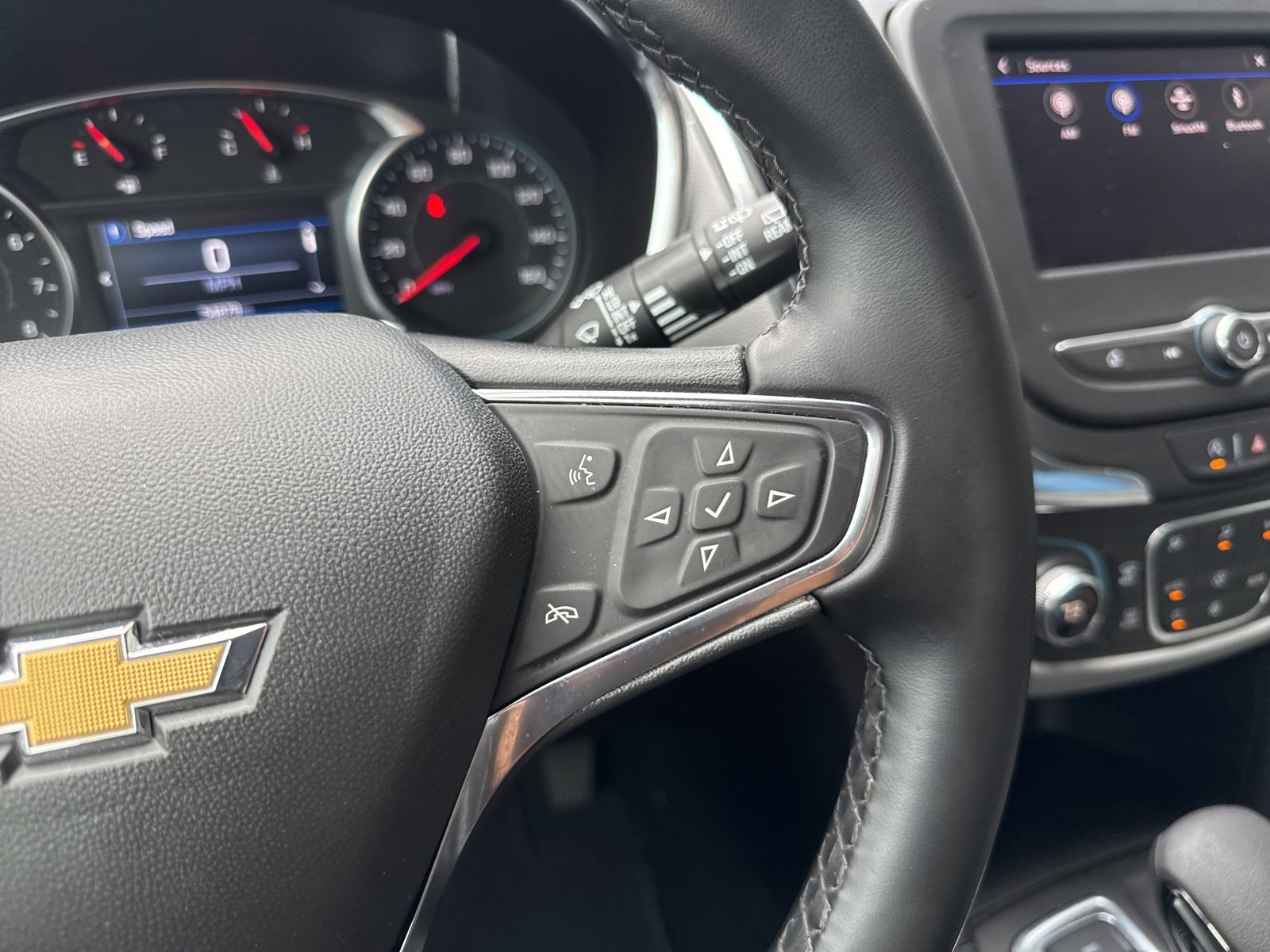 Used 2024 Chevrolet Equinox LT image 32