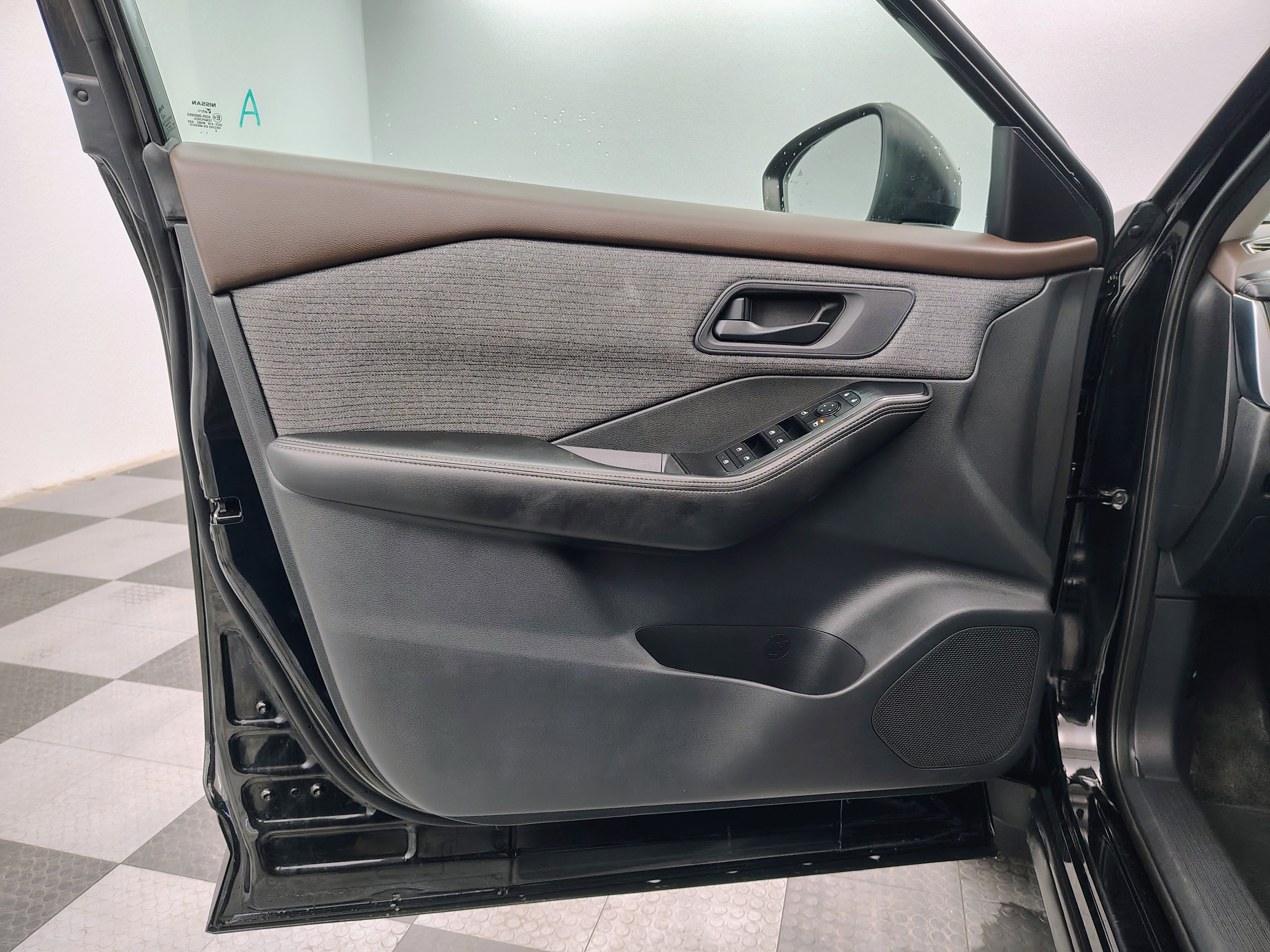 Used 2022 Nissan Rogue S image 17