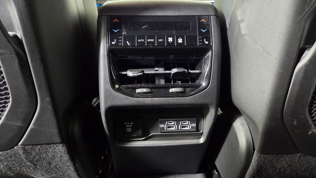 Used 2022 Jeep Grand Cherokee Overland w/ Luxury Tech Group IV image 35