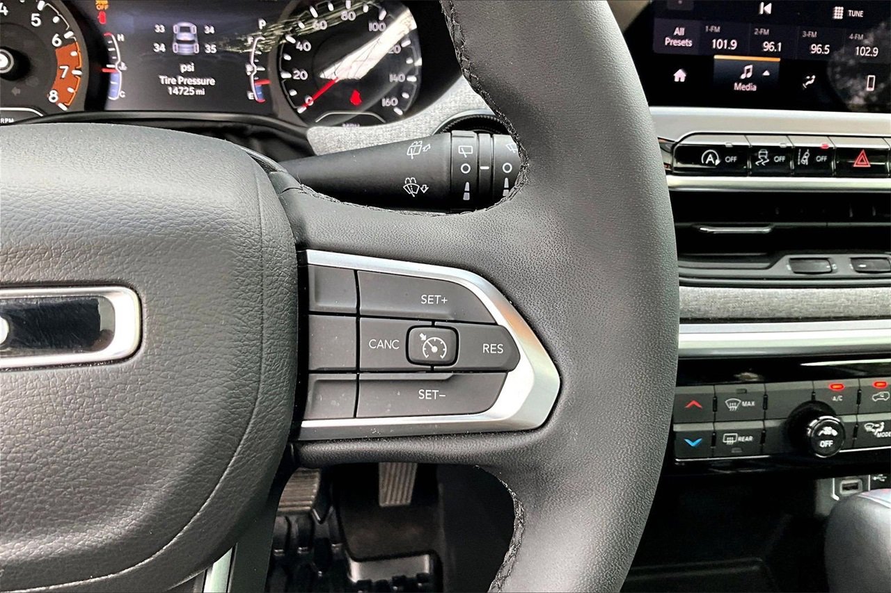 Certified 2024 Jeep Compass Latitude w/ Sun and Sound Group image 30