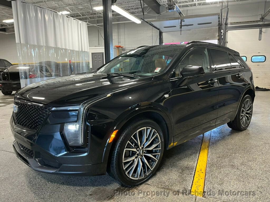 Used 2024 Cadillac XT4 Sport image 11