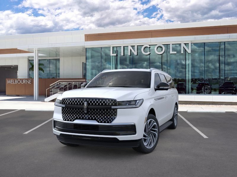 New 2026 Lincoln Navigator L Premier AWD/4WD image 2