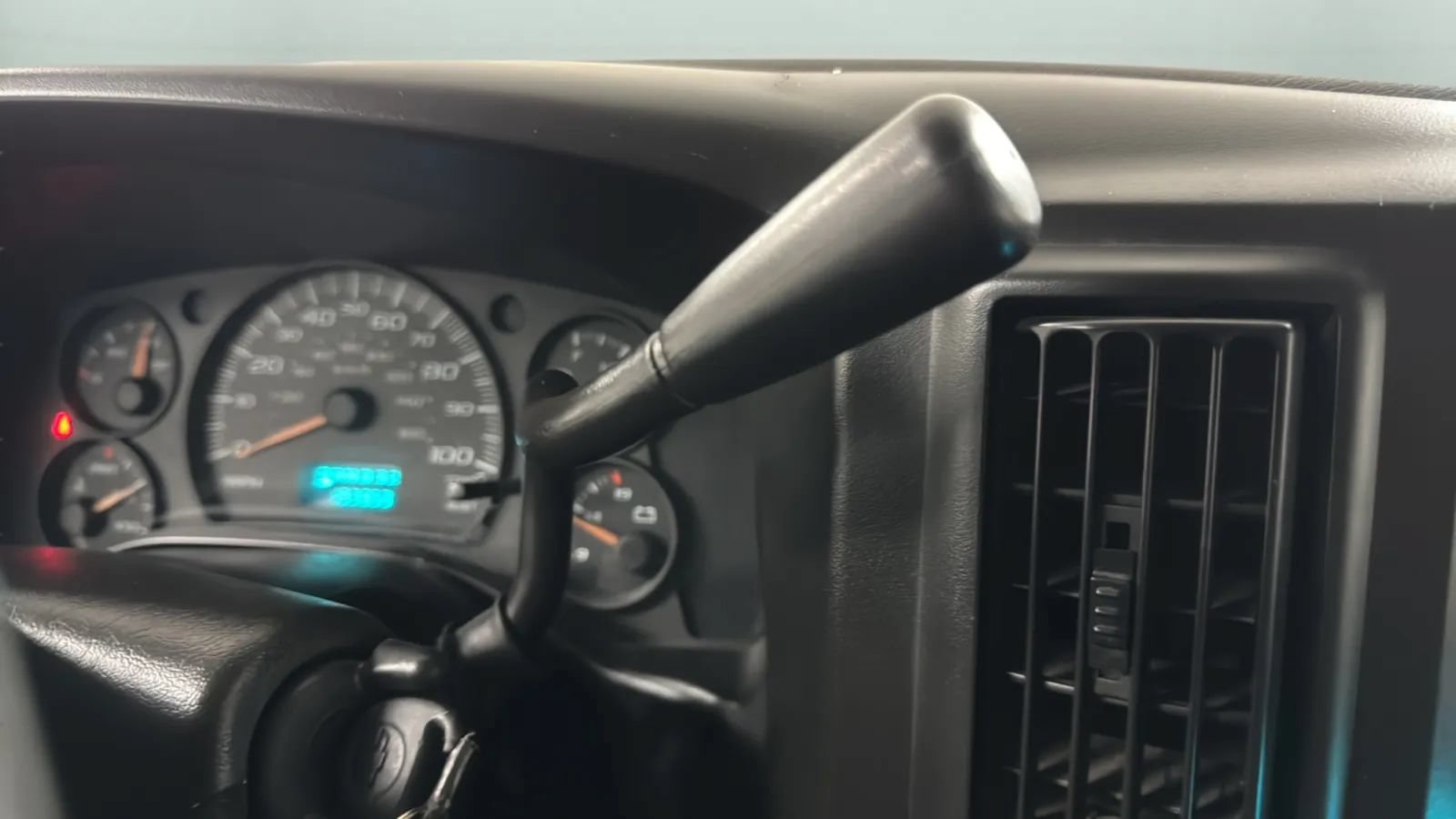 Used 2004 Chevrolet Express 3500 Extended Passenger w/ LS Preferred Equipment Group RWD image 12