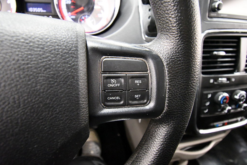 Used 2019 Dodge Grand Caravan SE FWD image 19