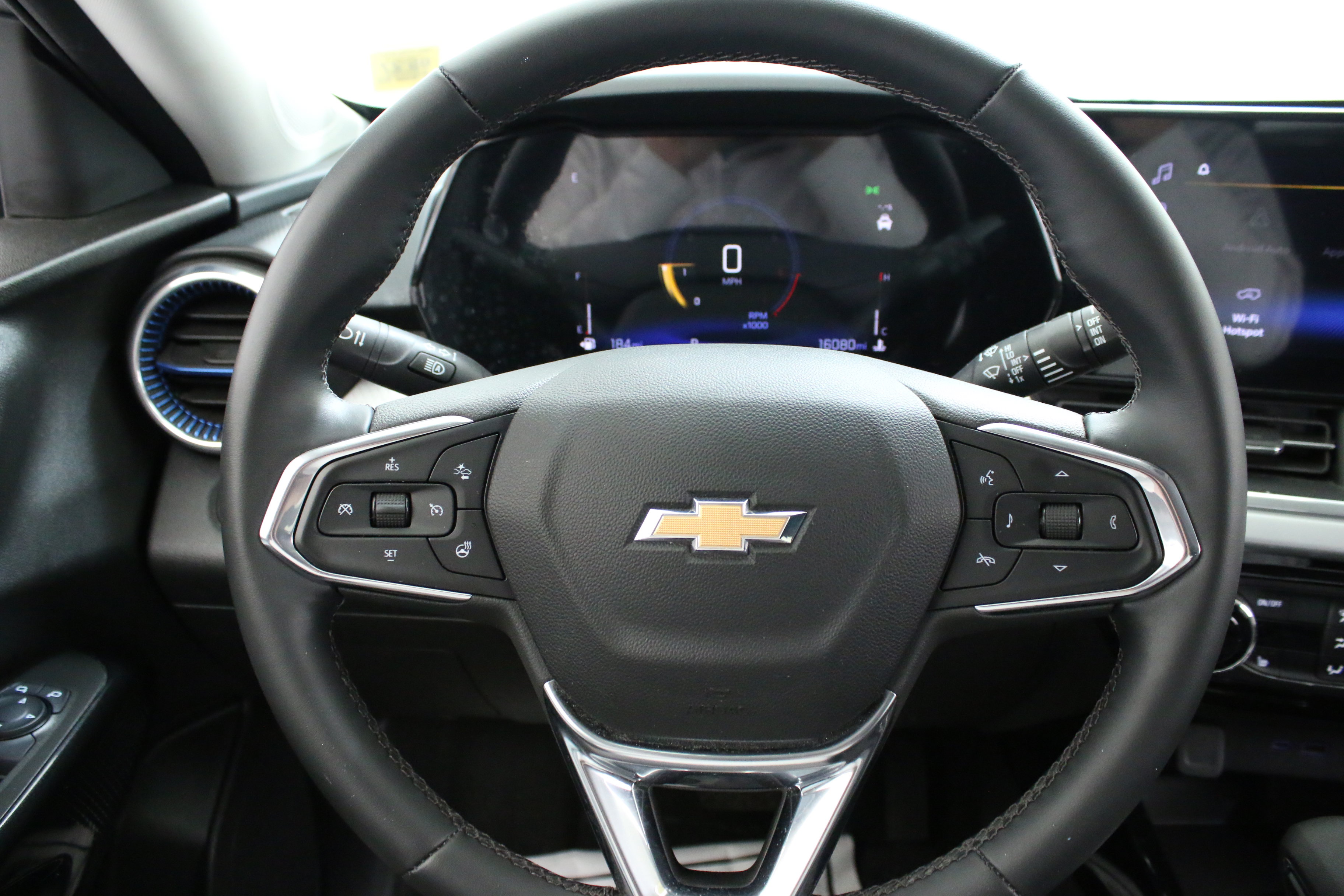Used 2024 Chevrolet Trax LT w/ Driver Confidence Package FWD image 13