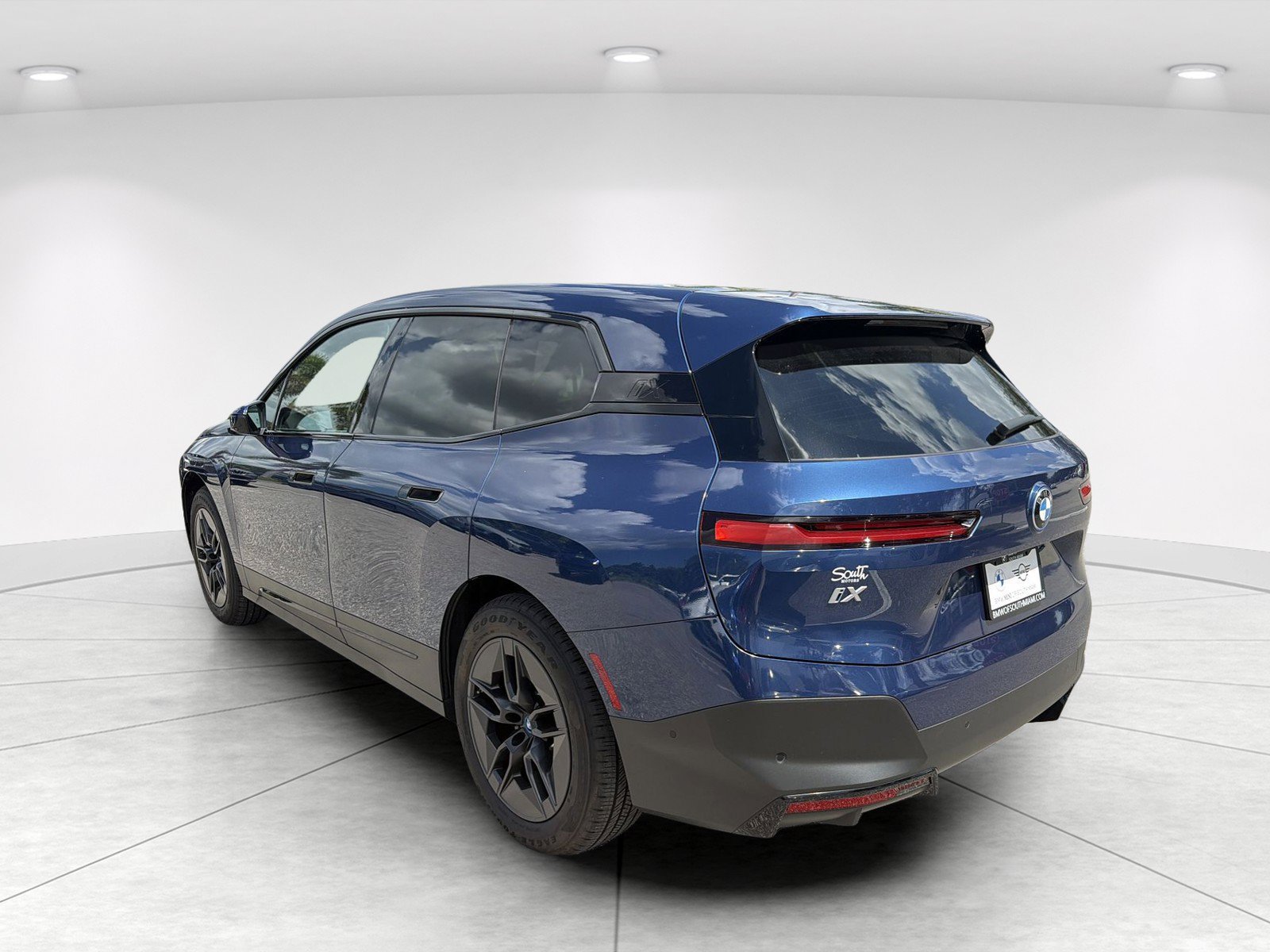 Certified 2023 BMW iX xDrive50 w/ Convenience Package AWD/4WD image 7