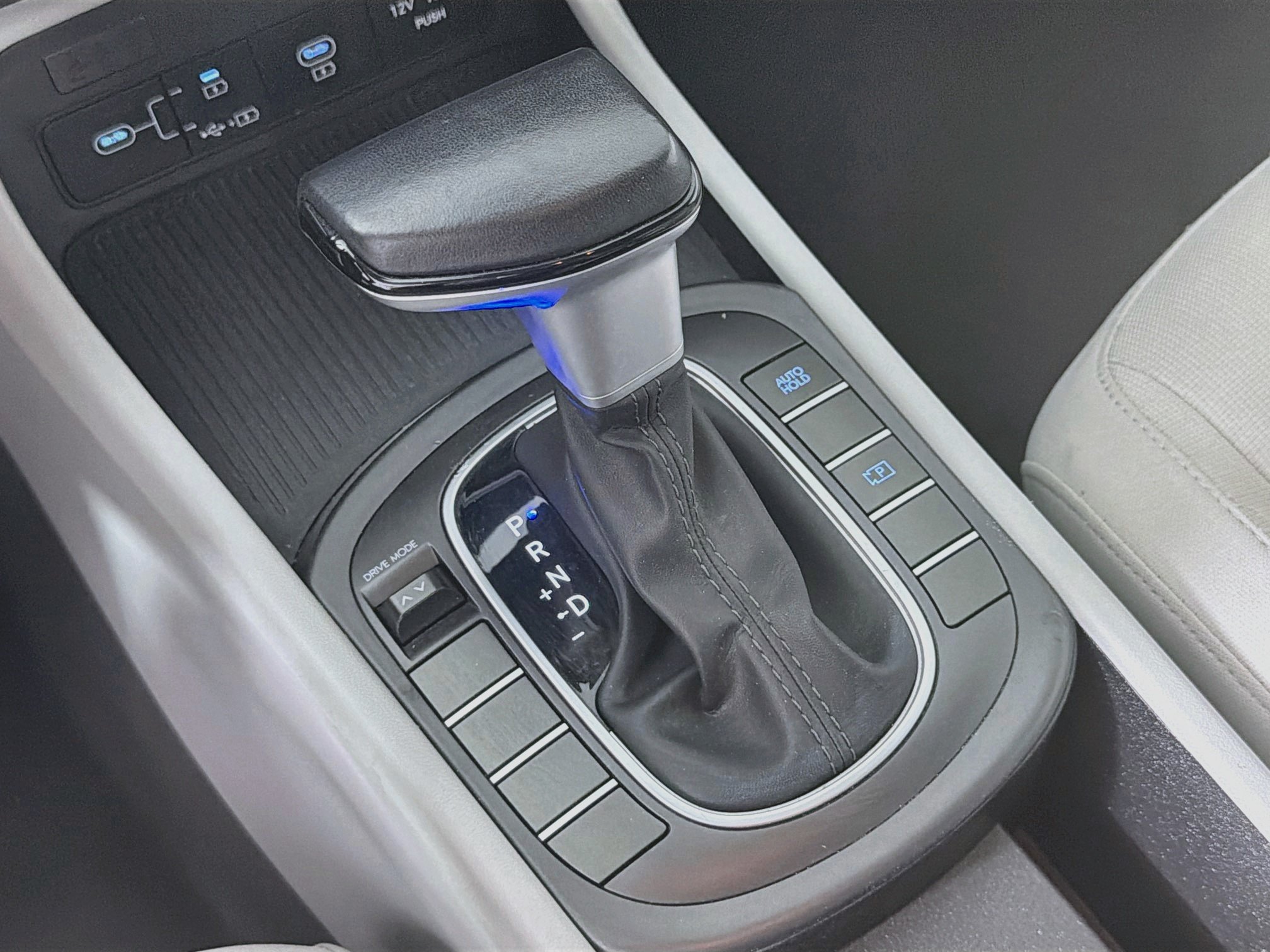 Used 2025 Hyundai Kona SEL FWD image 25