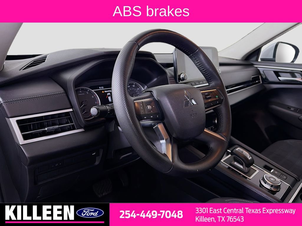 Used 2023 Mitsubishi Outlander SE image 10