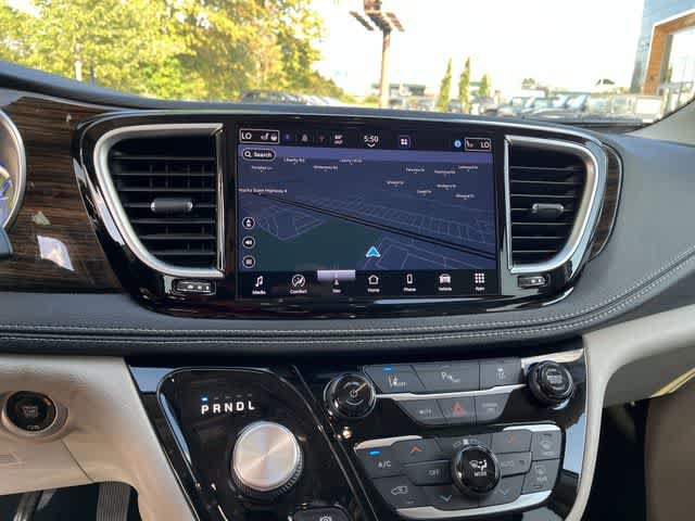 Used 2021 Chrysler Pacifica Limited FWD image 25