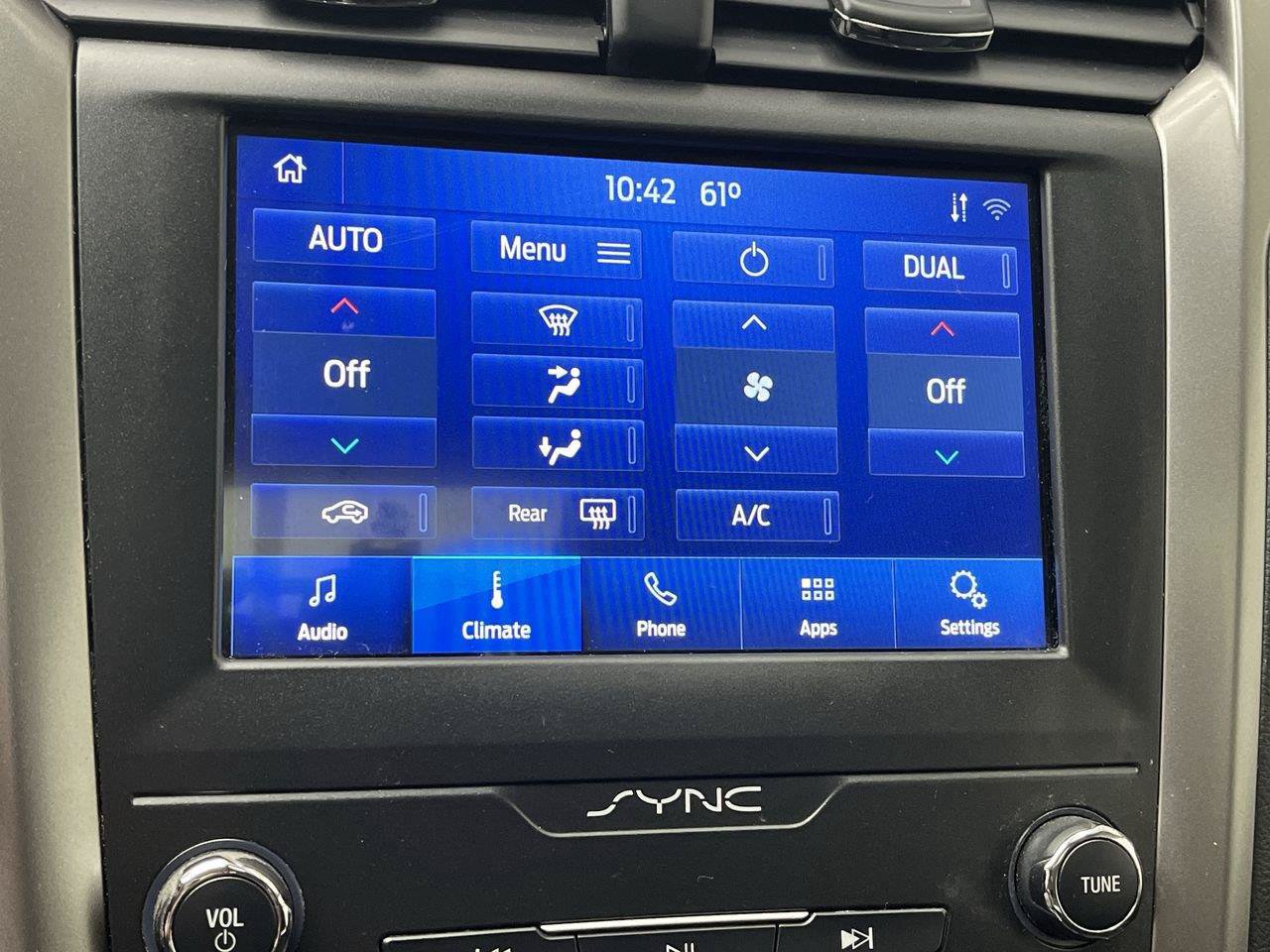 Used 2020 Ford Fusion SE AWD/4WD image 20
