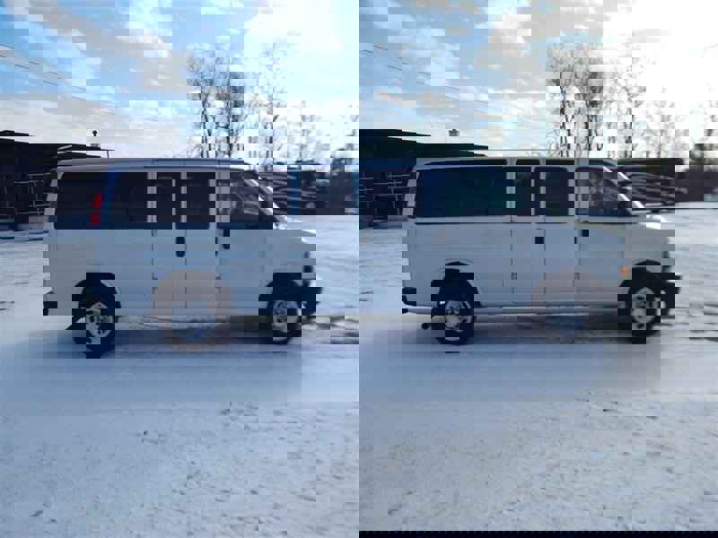 Used 2019 Chevrolet Express 3500 LS image 6