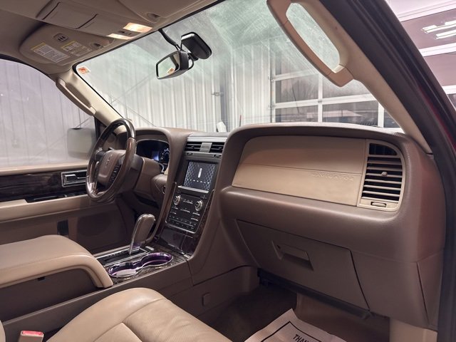 Used 2017 Lincoln Navigator Select image 27