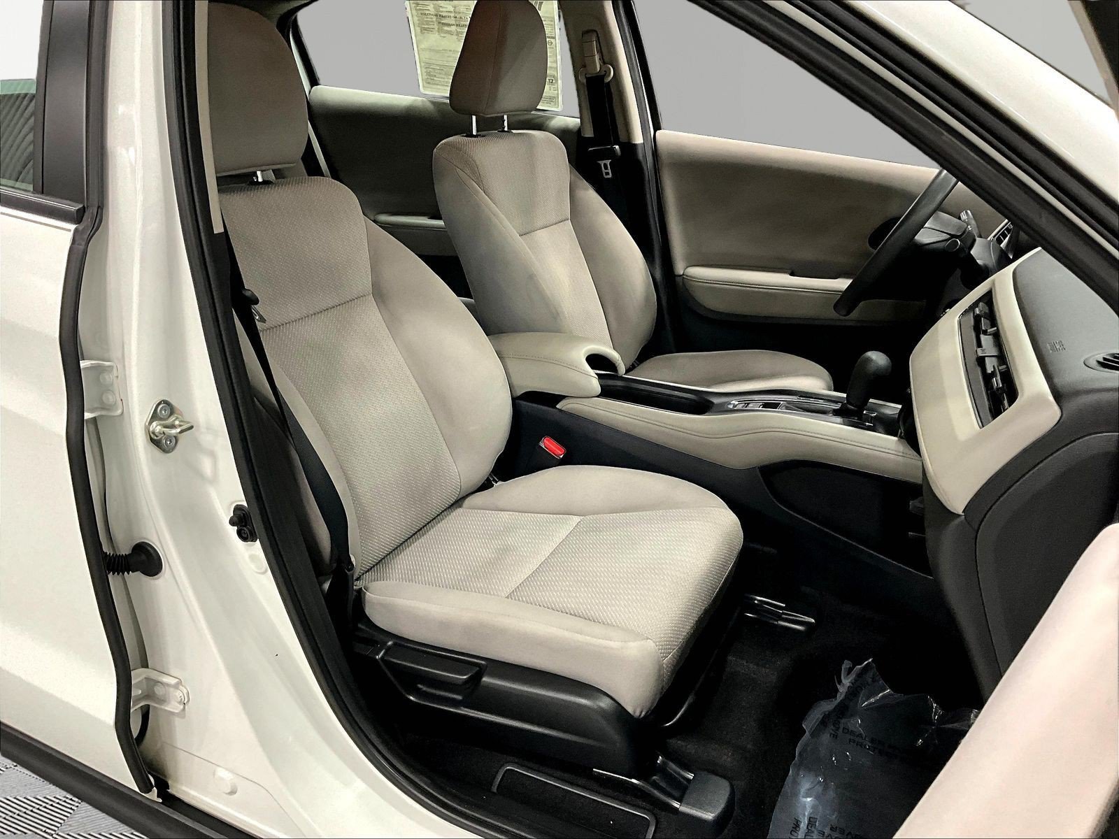 Used 2017 Honda HR-V LX image 29
