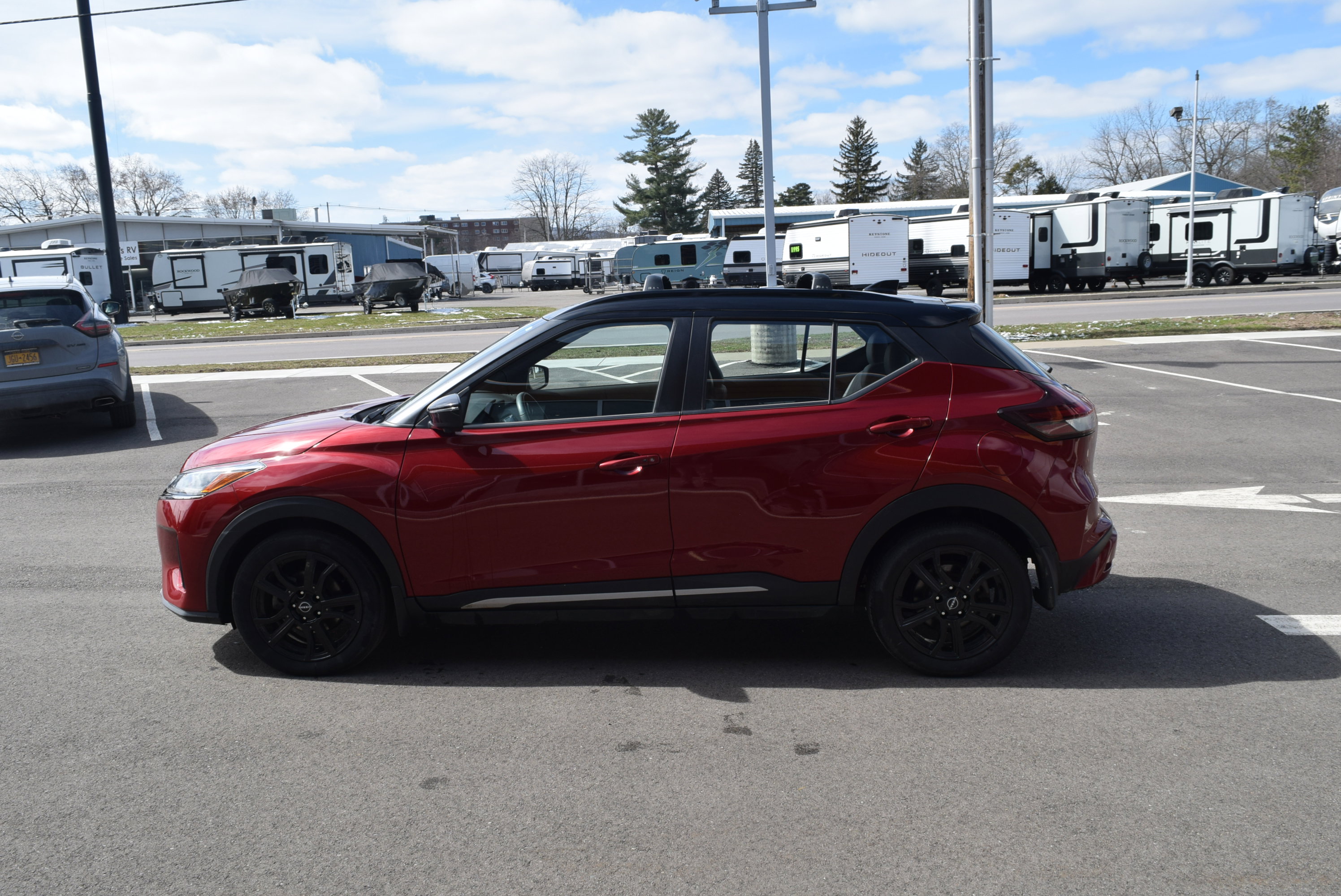 Used 2023 Nissan Kicks SR w/ SR Premium Package image 4