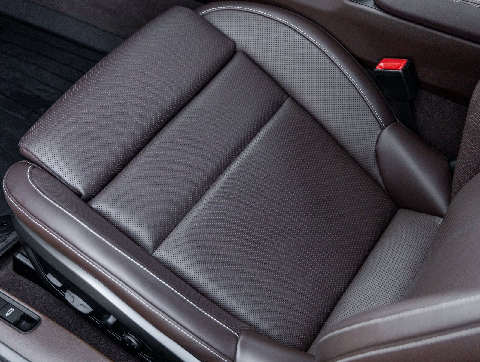 Certified 2024 Porsche 911 Turbo S w/ 911 Turbo Sportdesign Package image 23