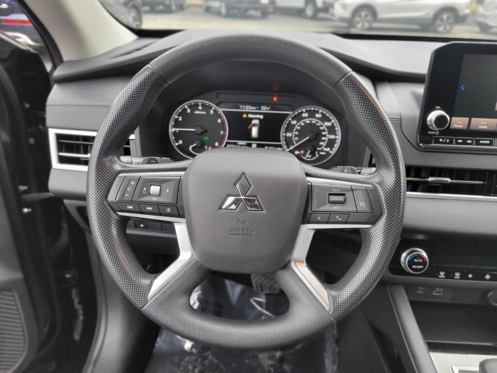 Used 2022 Mitsubishi Outlander ES image 22