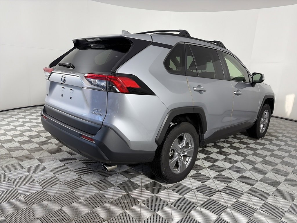 Used 2022 Toyota RAV4 XLE image 7