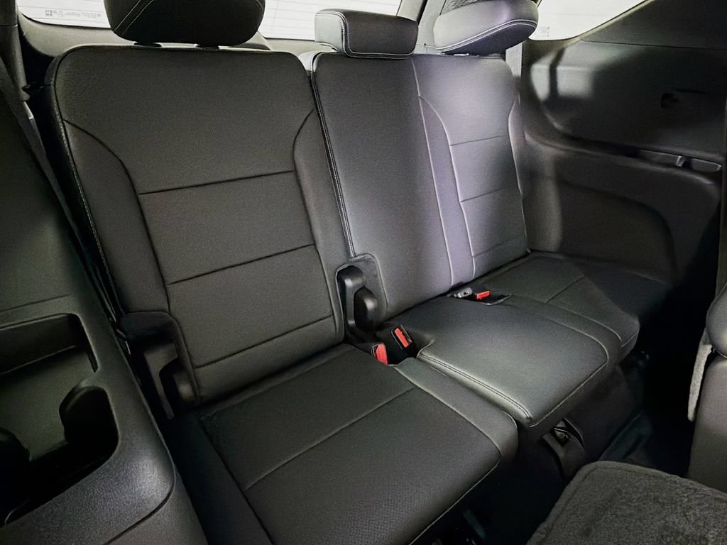 New 2026 Chevrolet Traverse LT w/ LPO, Floor Liner Package AWD/4WD image 22