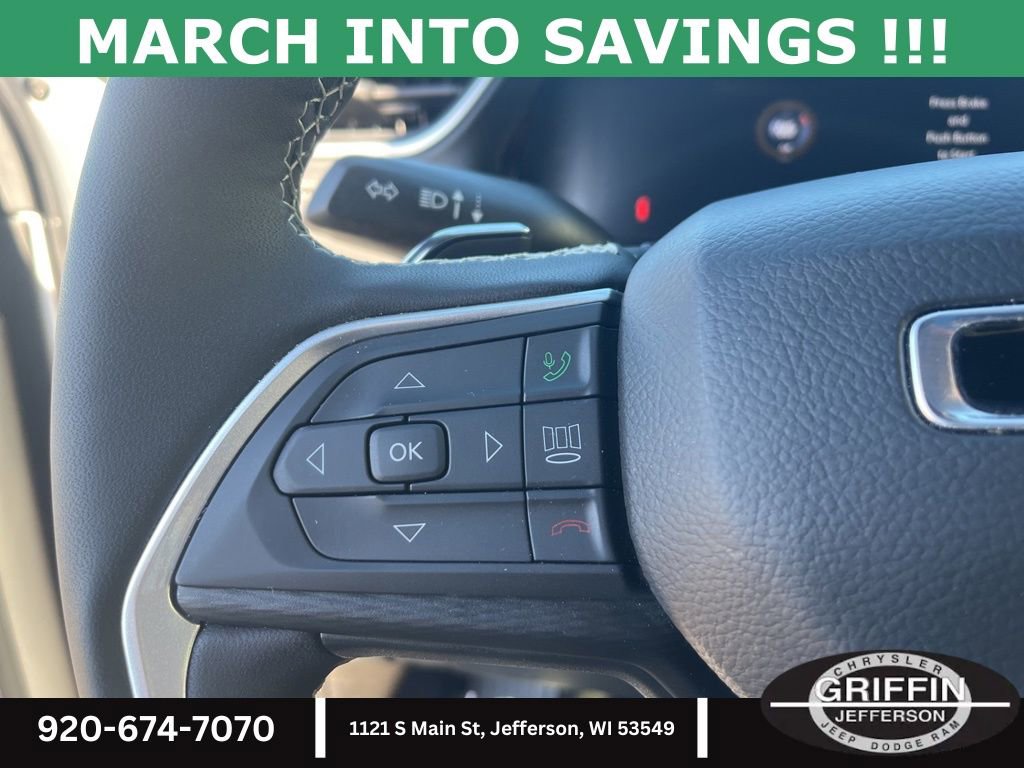 Used 2025 Jeep Grand Cherokee L Laredo image 13
