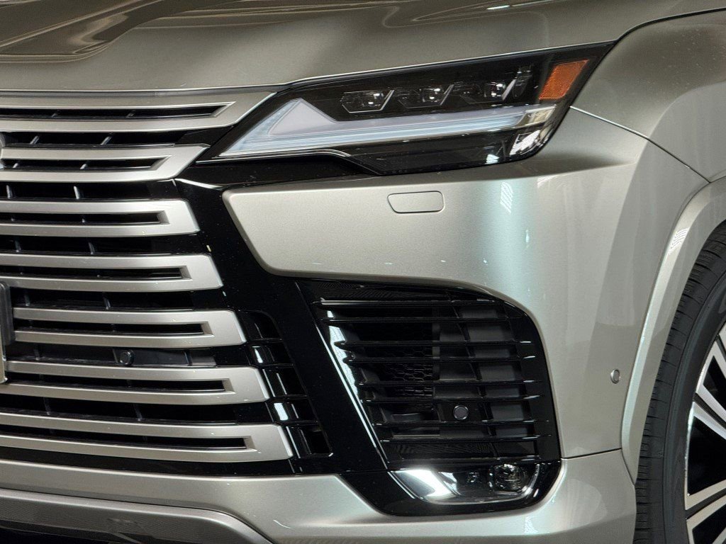 New 2025 Lexus LX 700h Luxury image 4