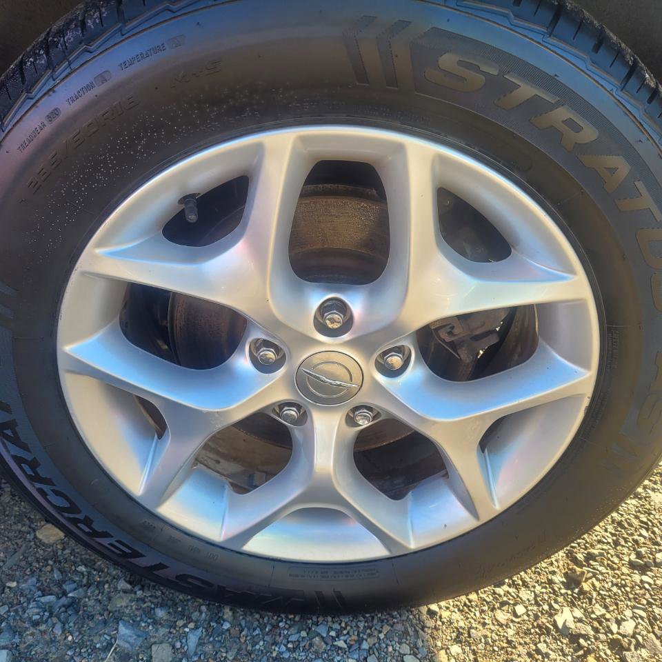 Used 2017 Chrysler Pacifica Touring-L w/ Tire & Wheel Group image 44