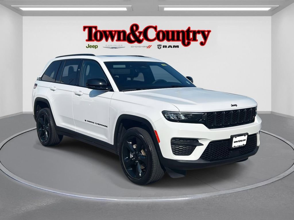 Certified 2023 Jeep Grand Cherokee Altitude image 1