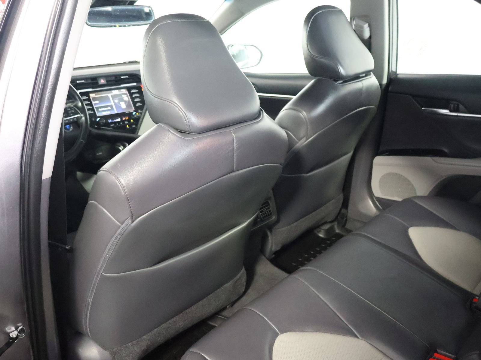 Used 2020 Toyota Camry XLE FWD image 38