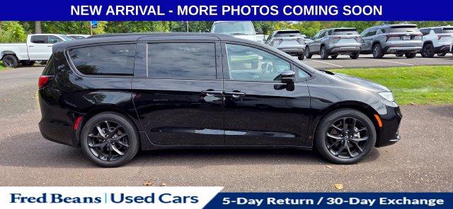 Used 2025 Chrysler Pacifica Limited FWD image 13