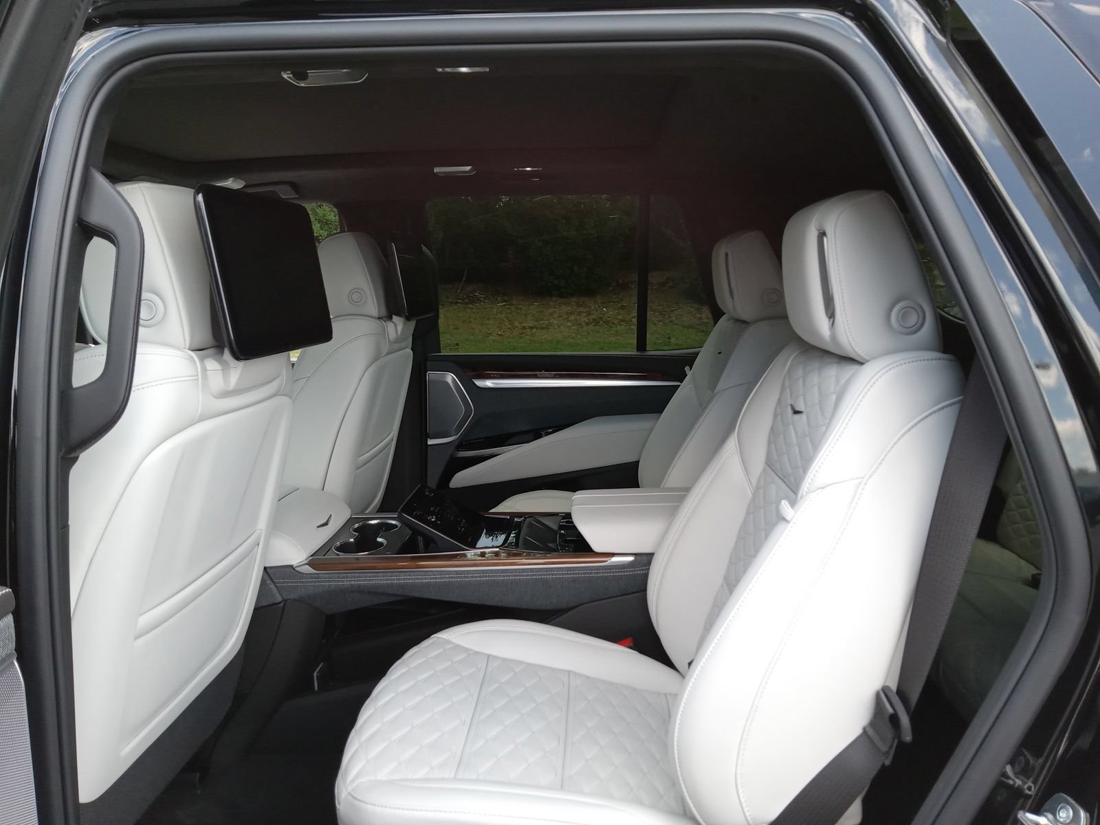 Used 2026 Cadillac Escalade Platinum Sport AWD/4WD image 25