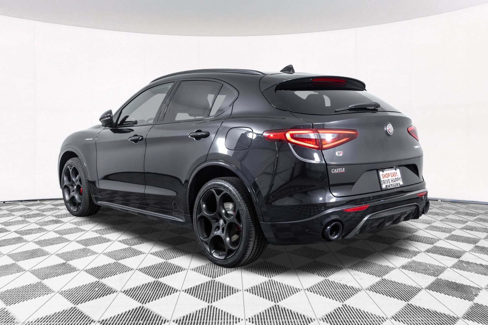 Used 2023 Alfa Romeo Stelvio Veloce AWD/4WD image 17