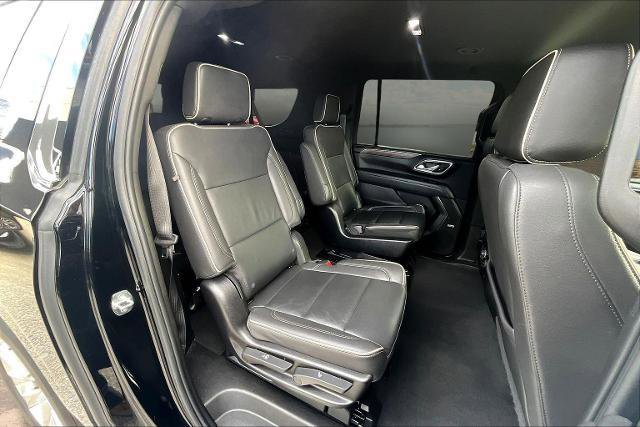 Used 2023 Chevrolet Suburban Premier image 25