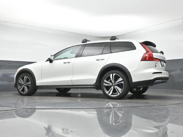 Used 2024 Volvo V60 B5 Cross Country Plus w/ Protection Package Premier AWD/4WD image 14