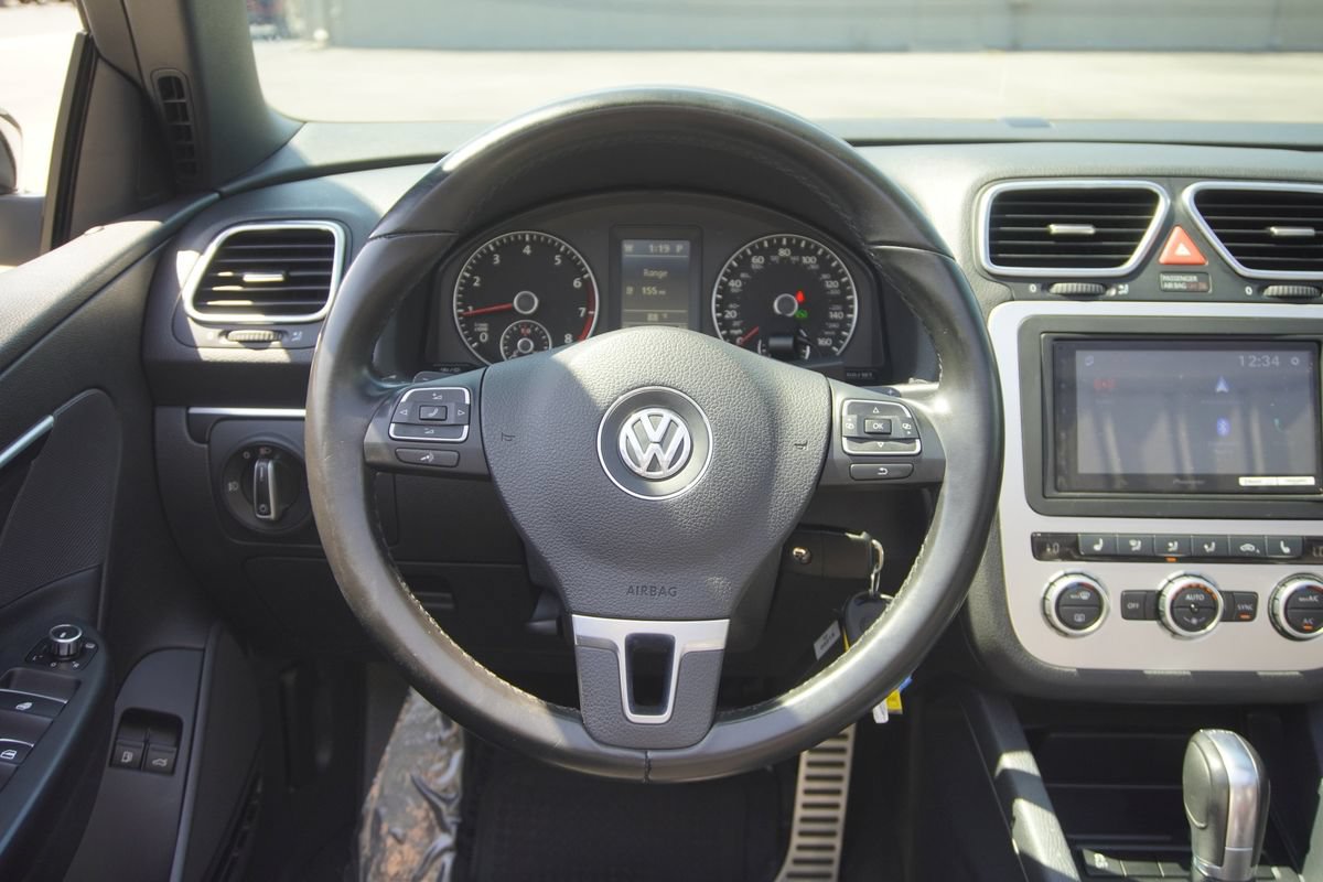 Used 2013 Volkswagen Eos FWD image 14