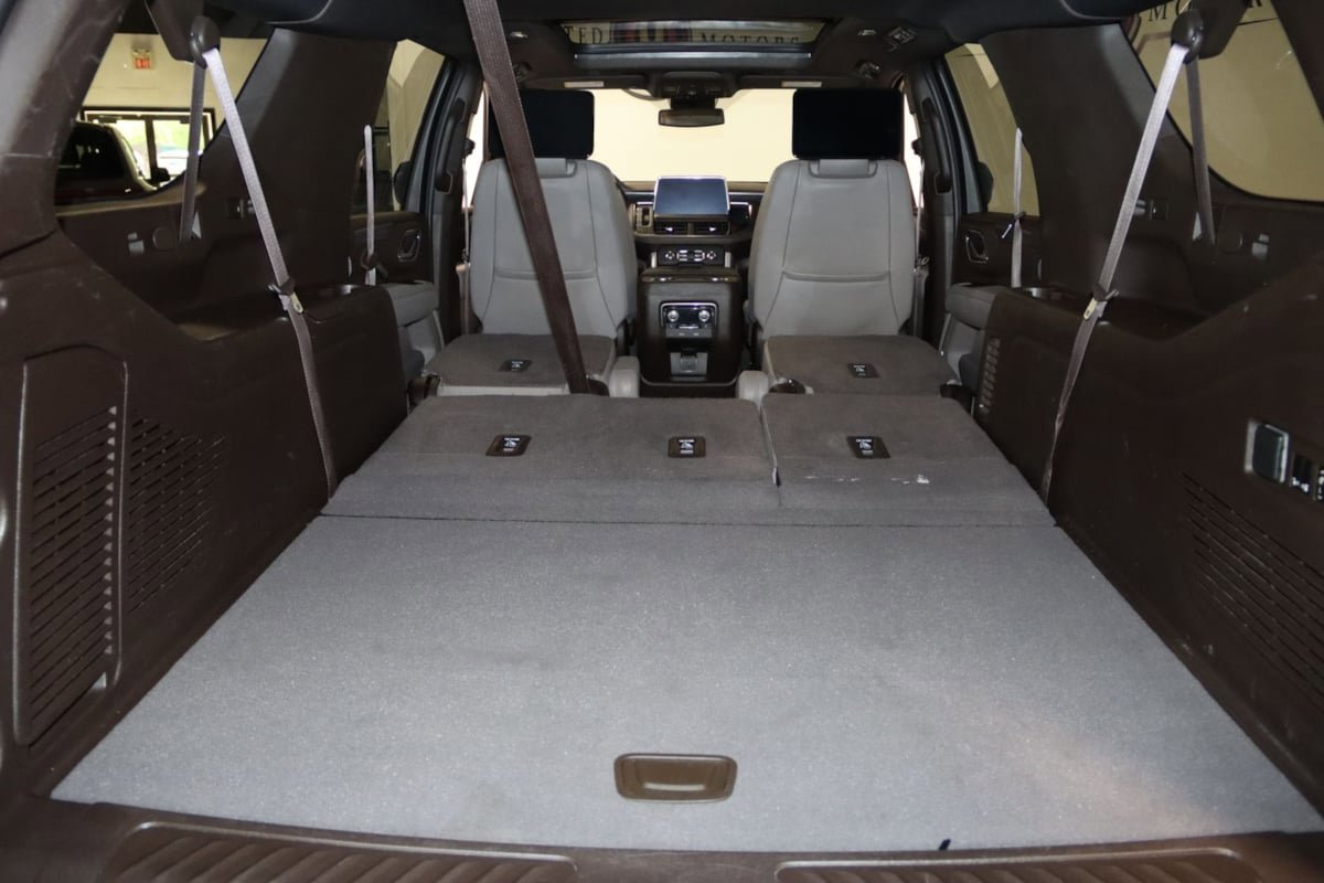 Used 2023 GMC Yukon XL SLT w/ SLT Premium Package AWD/4WD image 86